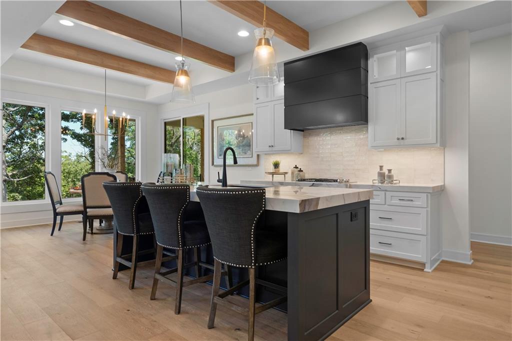 2504 NE Woodland Oak Circle