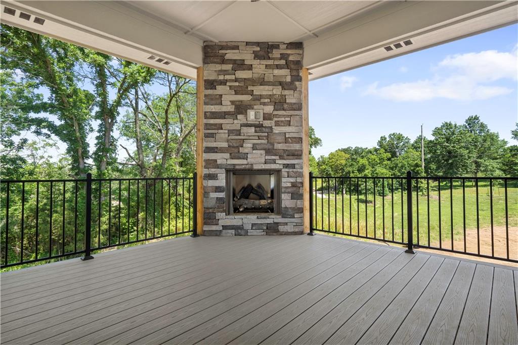 2504 NE Woodland Oak Circle