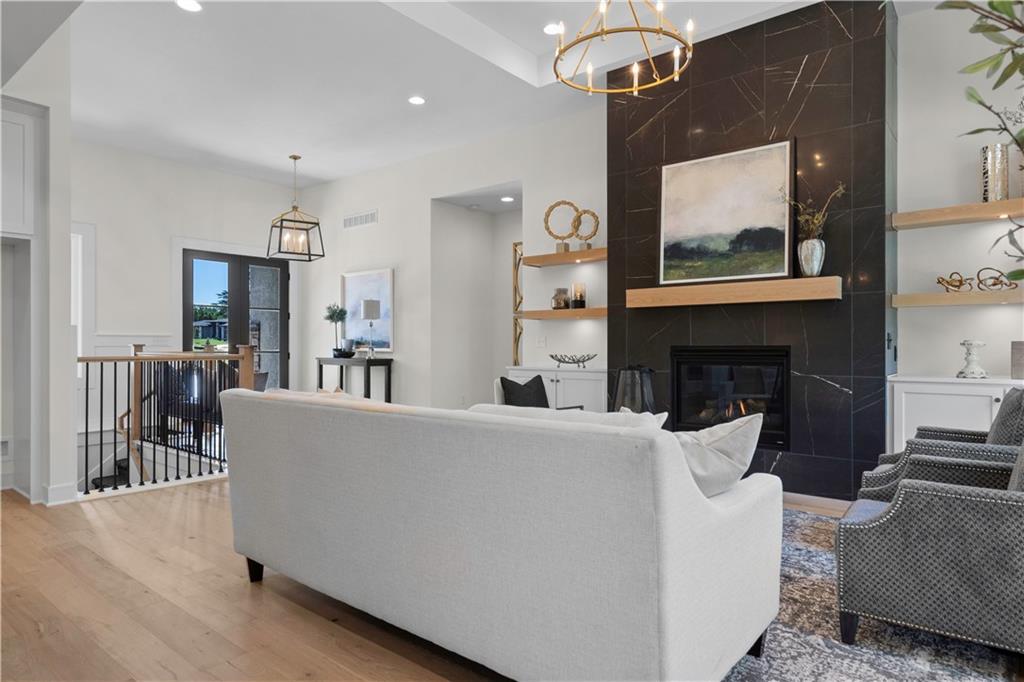 2504 NE Woodland Oak Circle