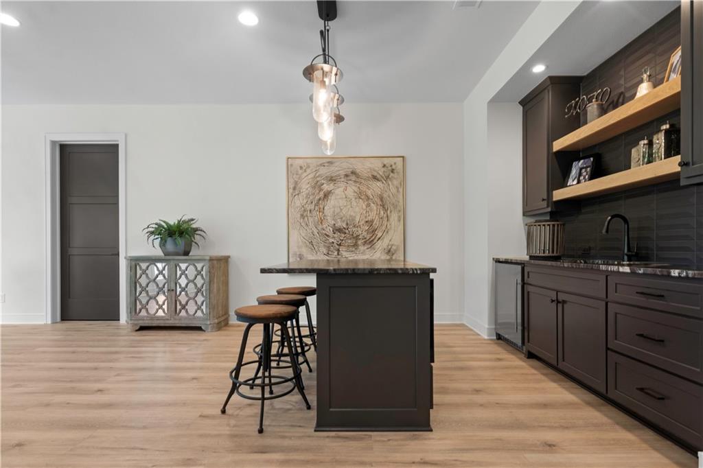 2504 NE Woodland Oak Circle