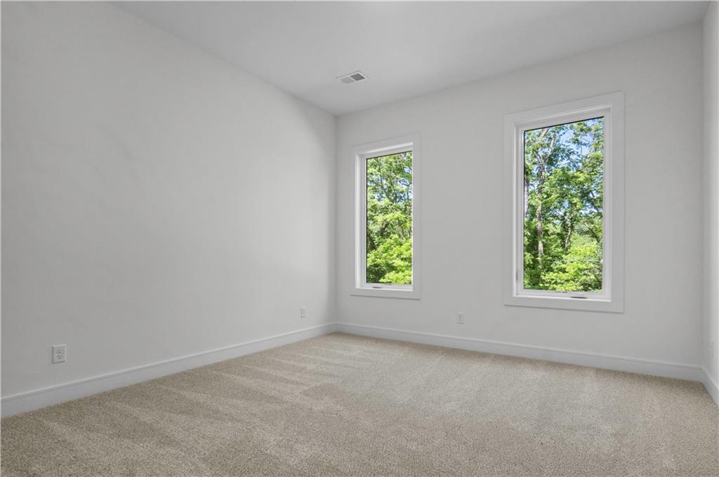 2504 NE Woodland Oak Circle