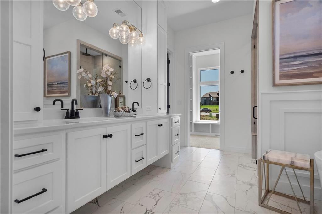 2504 NE Woodland Oak Circle