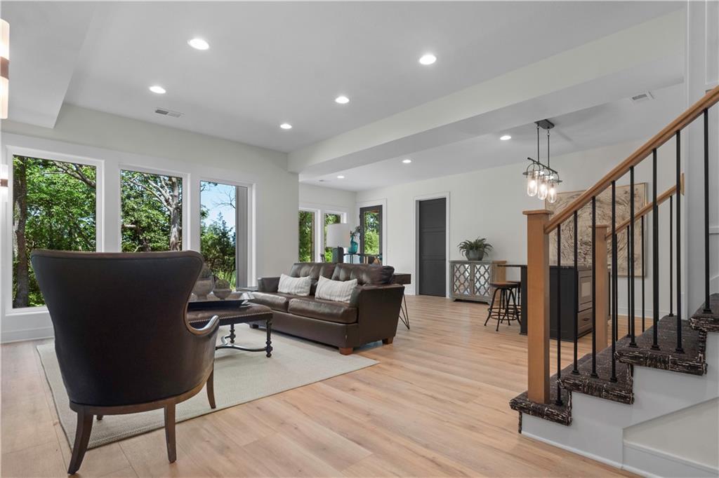2504 NE Woodland Oak Circle