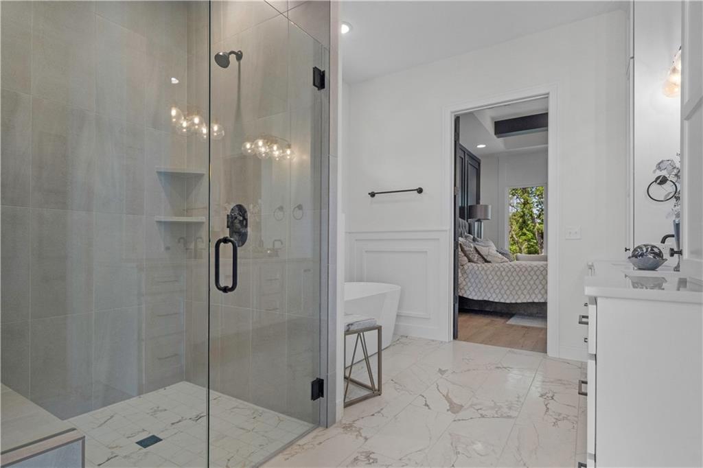 2504 NE Woodland Oak Circle