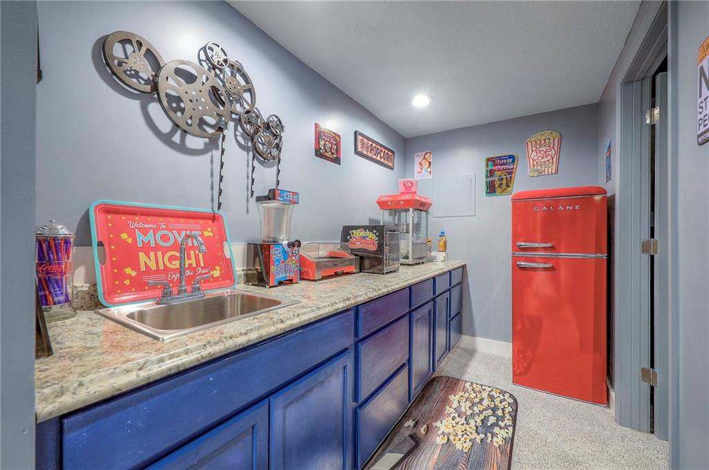 647 SW Crestview Drive