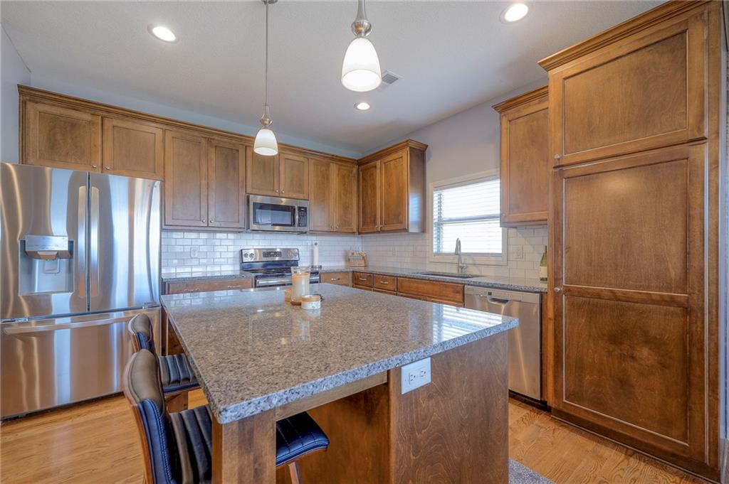 647 SW Crestview Drive