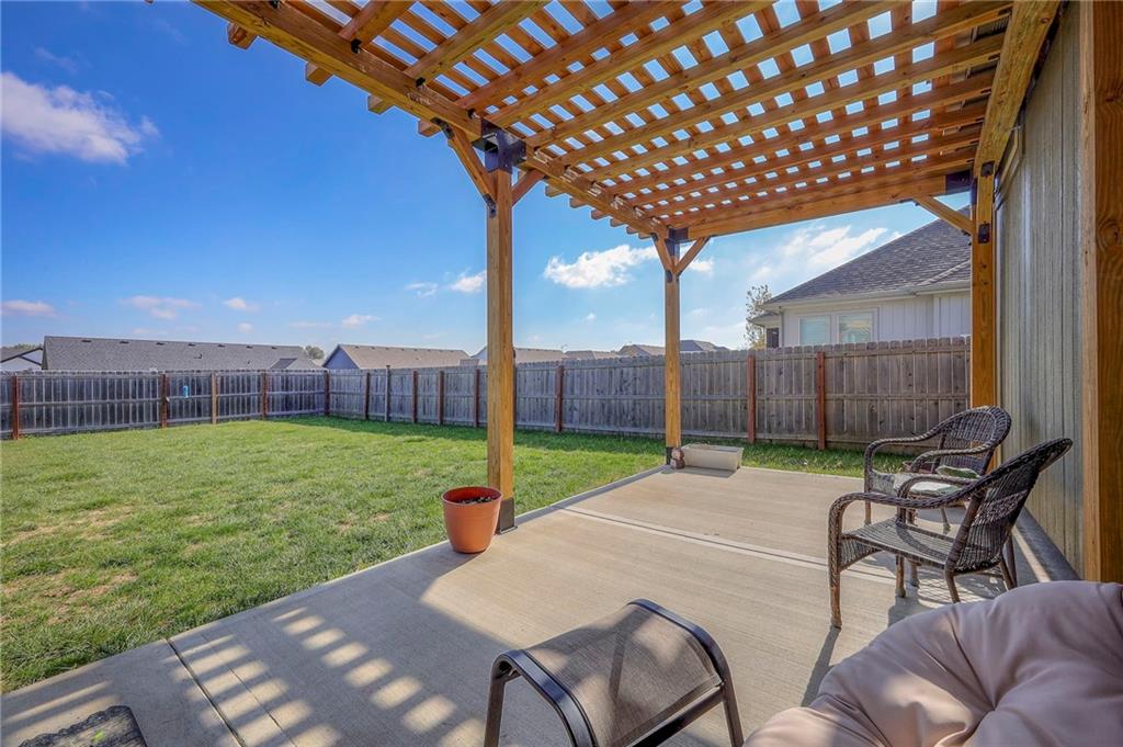 647 SW Crestview Drive