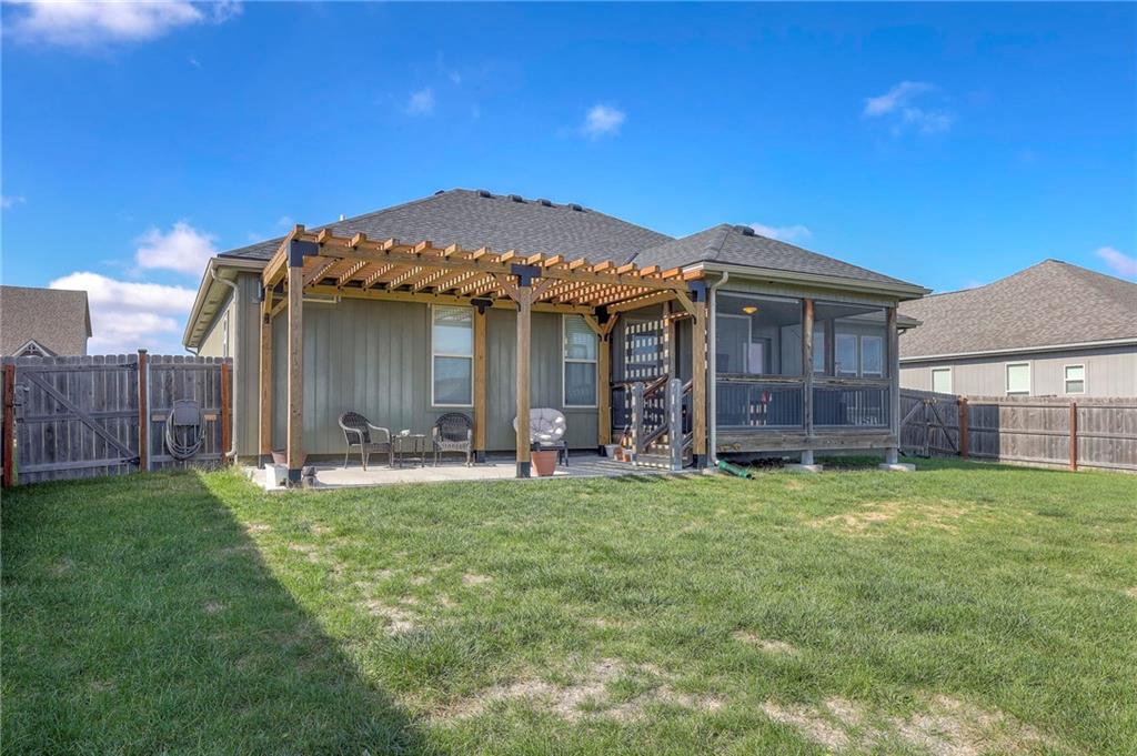 647 SW Crestview Drive