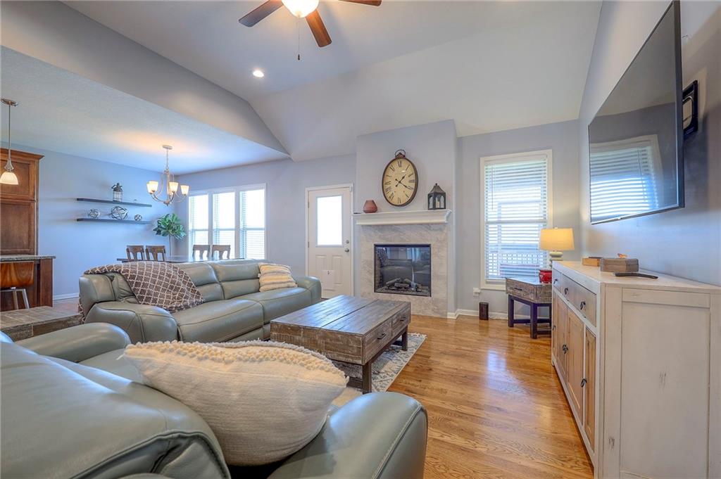 647 SW Crestview Drive