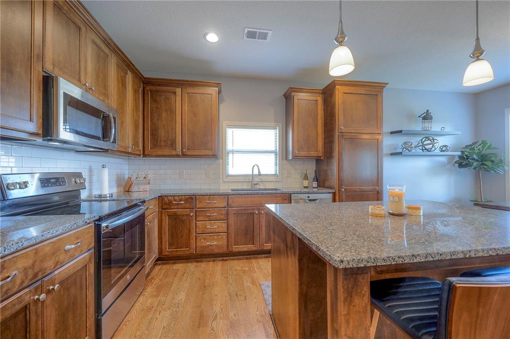 647 SW Crestview Drive