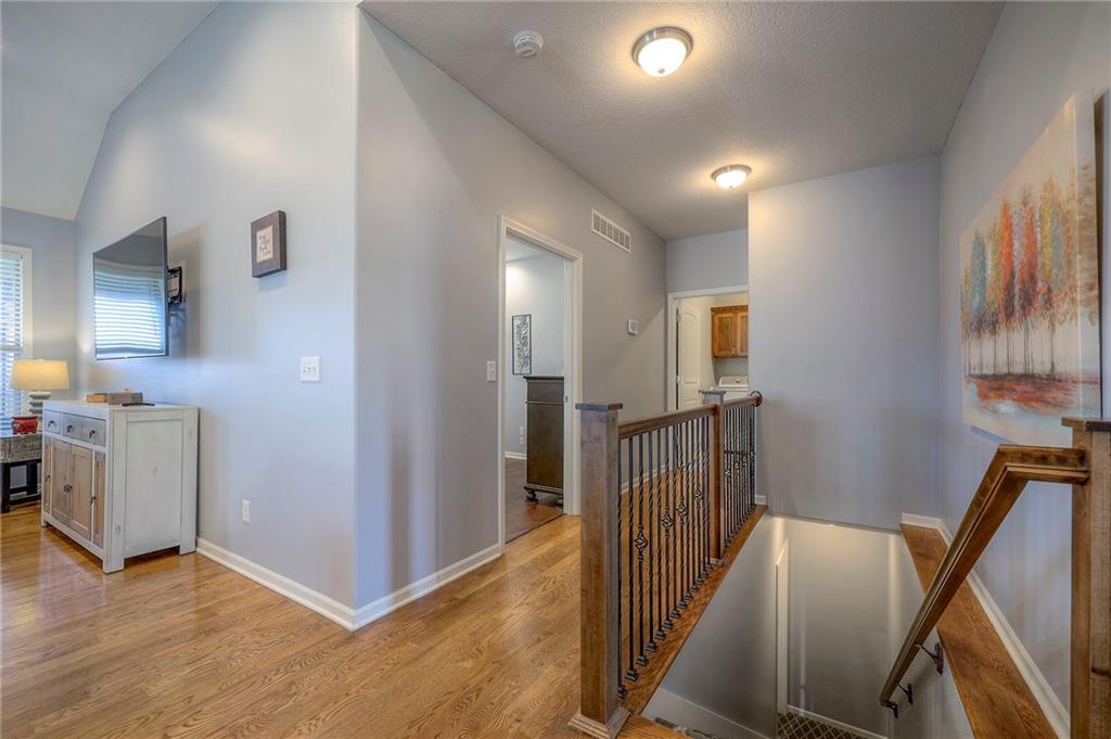 647 SW Crestview Drive