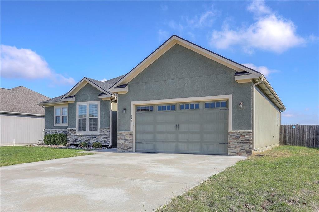 647 SW Crestview Drive