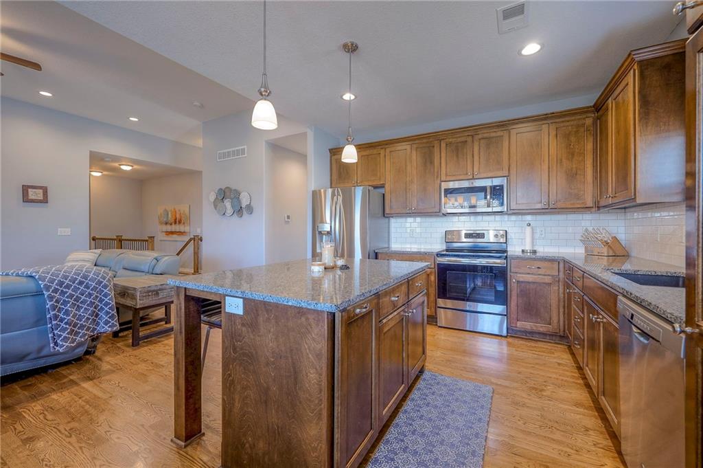 647 SW Crestview Drive