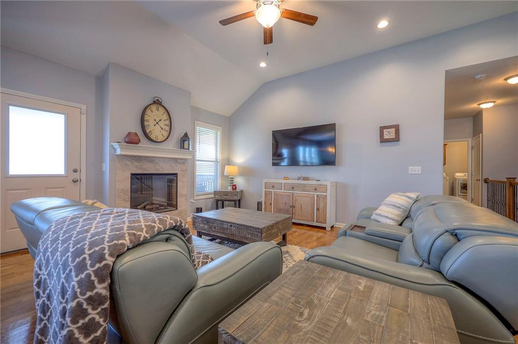 647 SW Crestview Drive