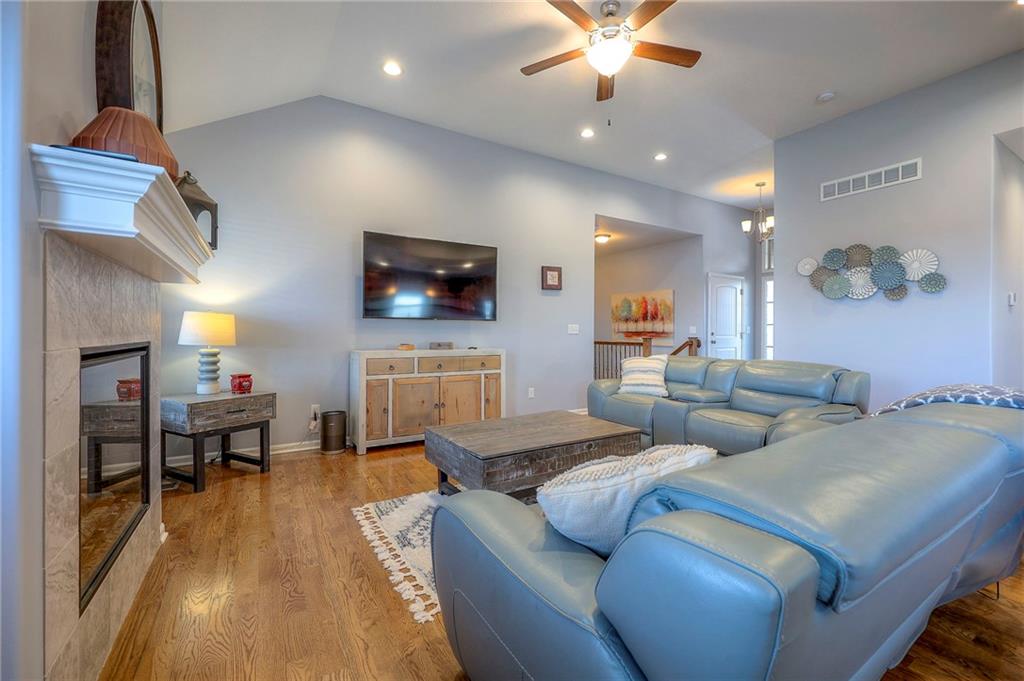 647 SW Crestview Drive