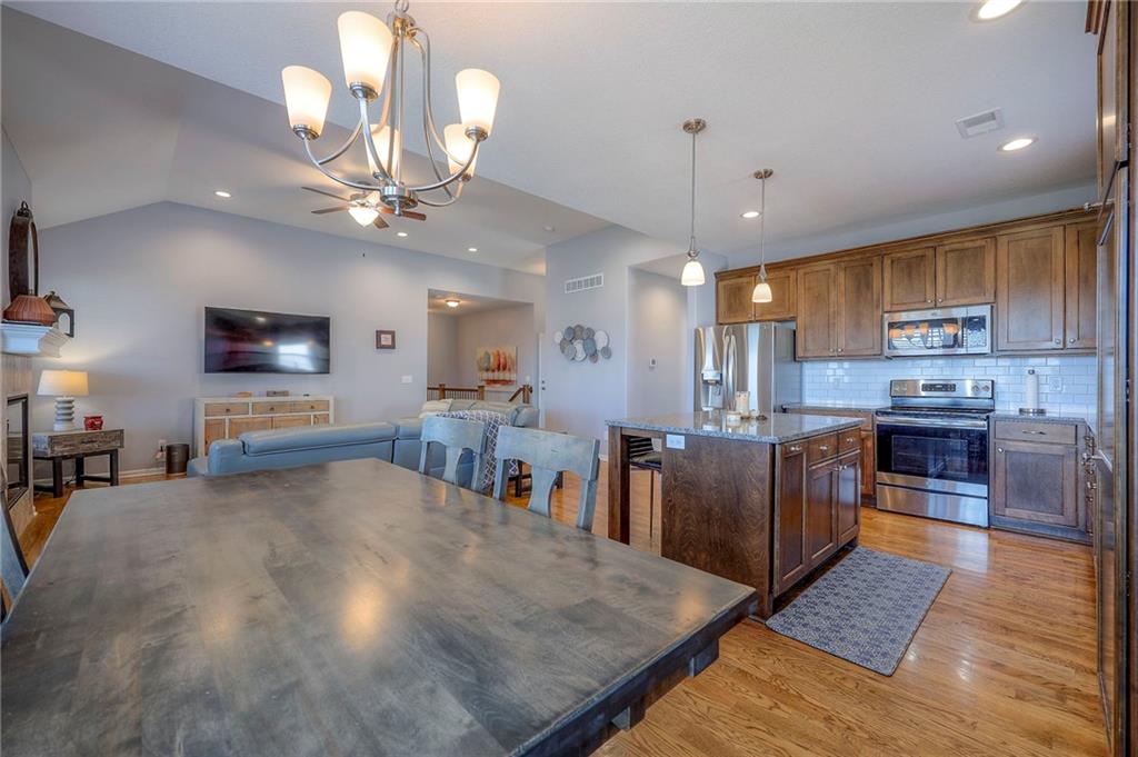 647 SW Crestview Drive