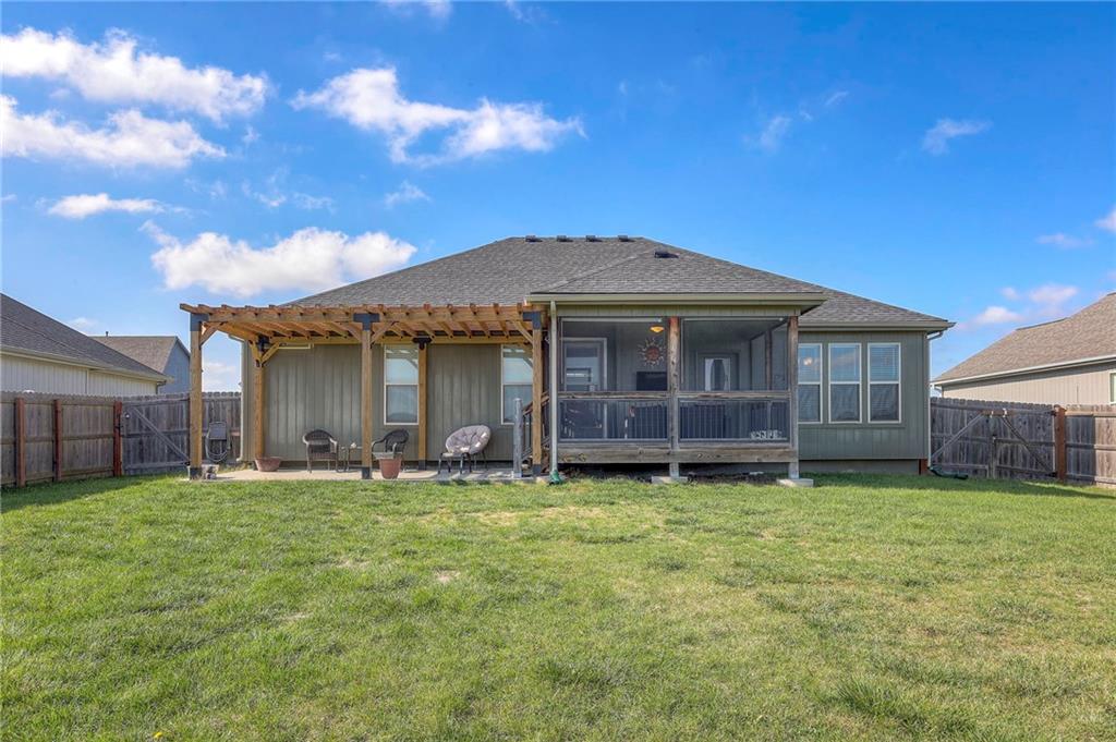647 SW Crestview Drive