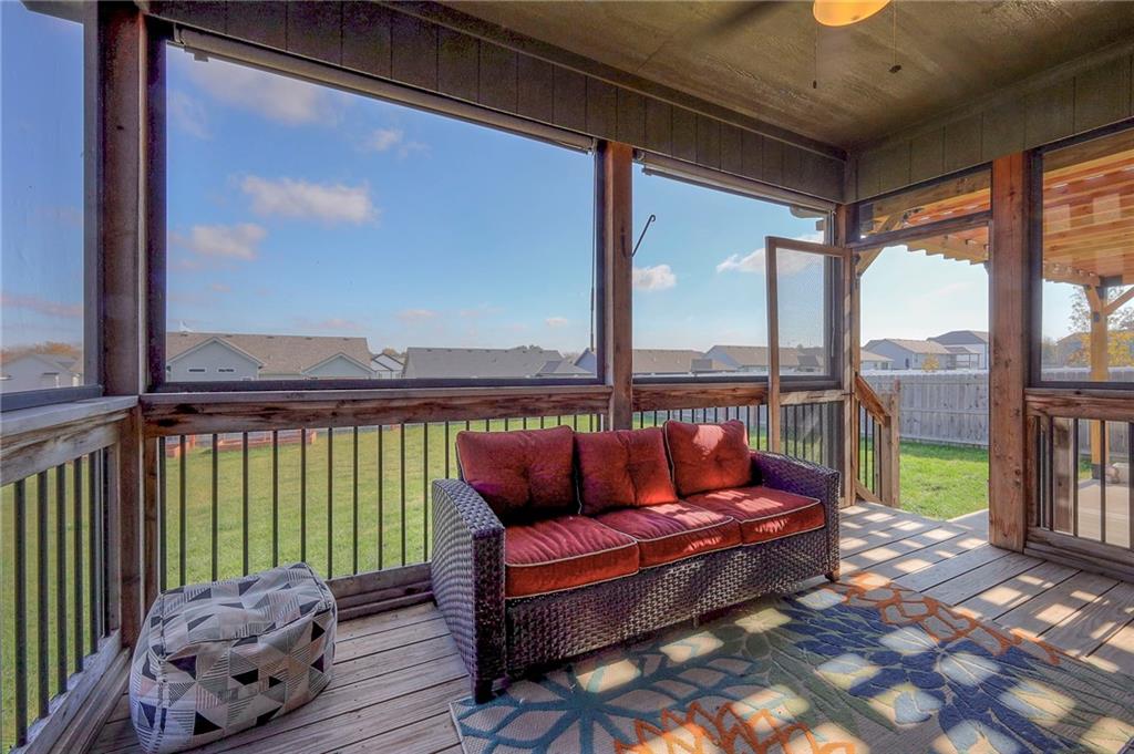 647 SW Crestview Drive