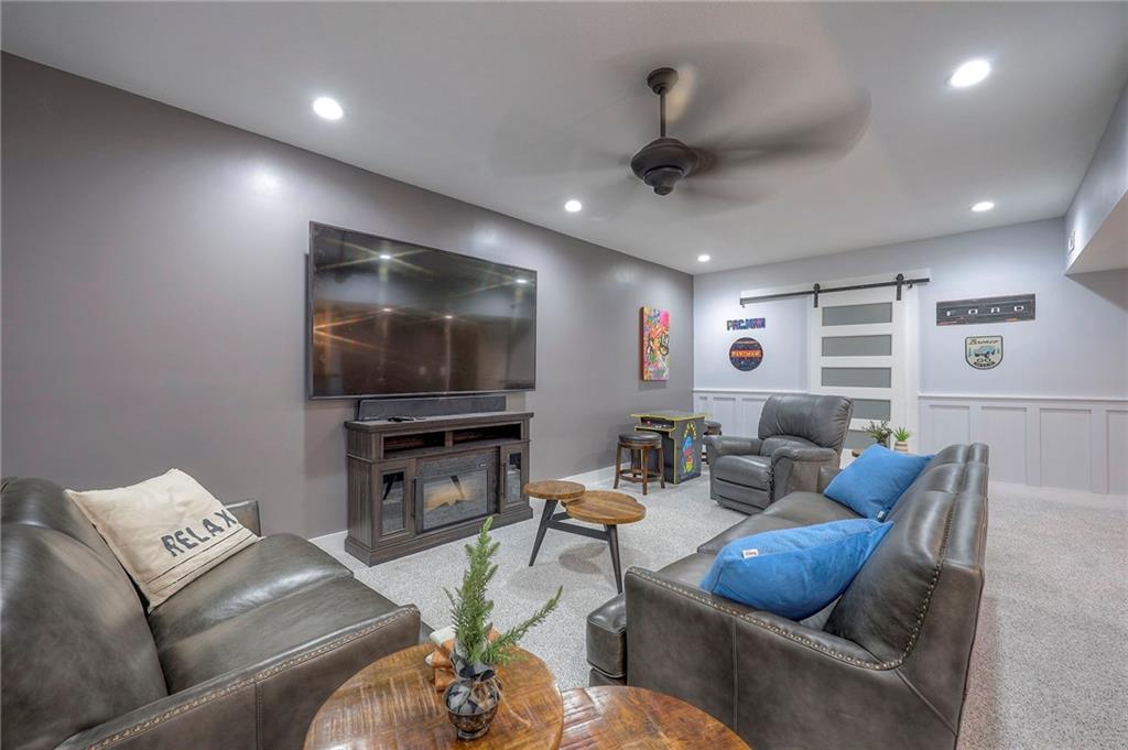 647 SW Crestview Drive