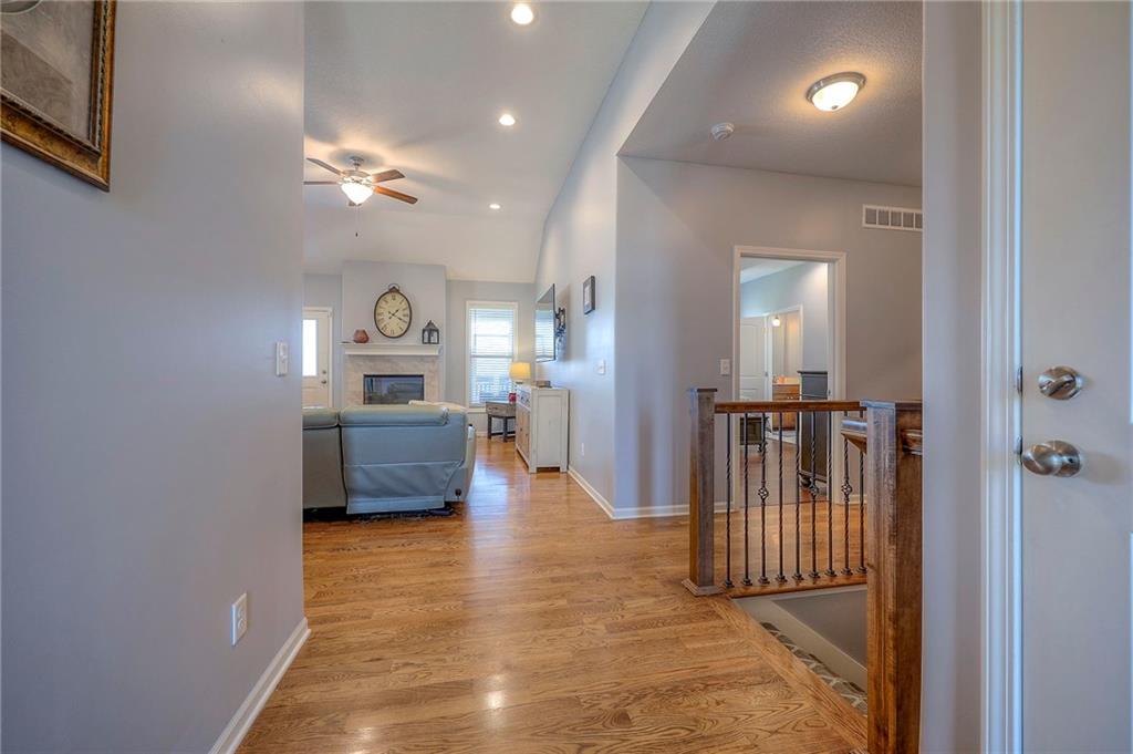 647 SW Crestview Drive