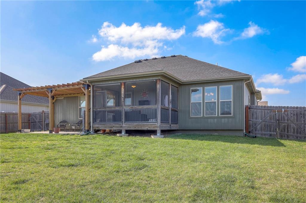647 SW Crestview Drive