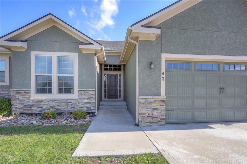 647 SW Crestview Drive