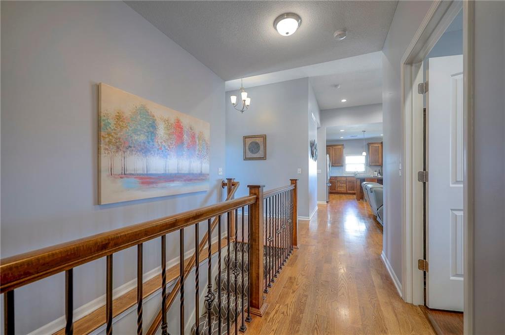 647 SW Crestview Drive