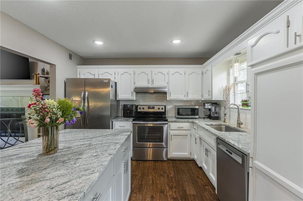 1501 Cottonwood Drive