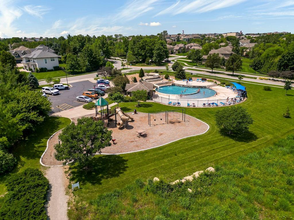 112 NW Whitman Drive