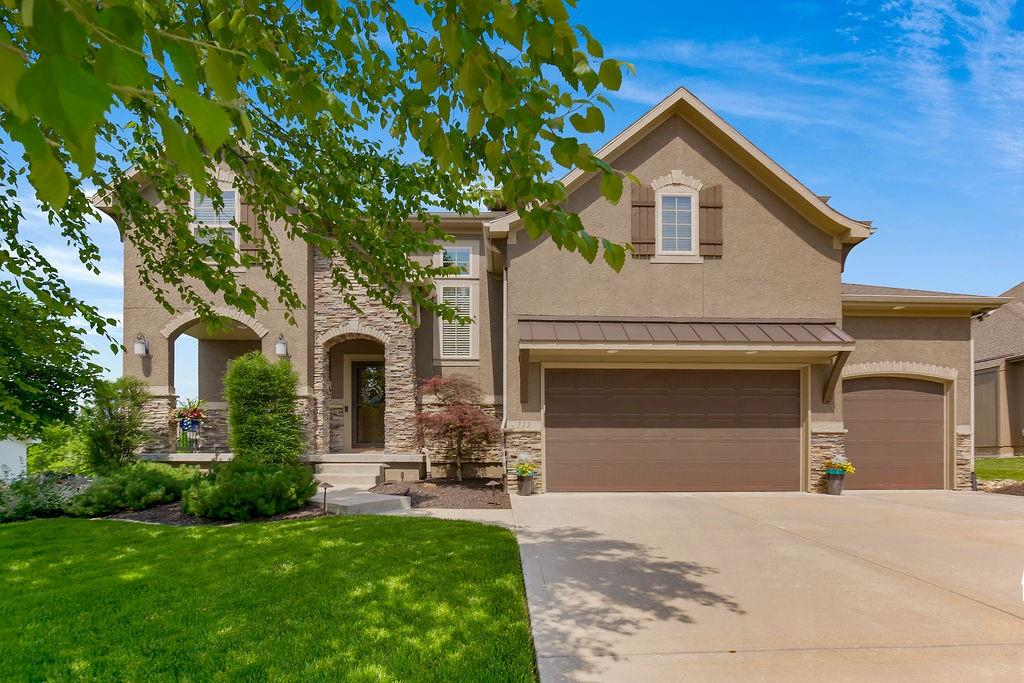 112 NW Whitman Drive