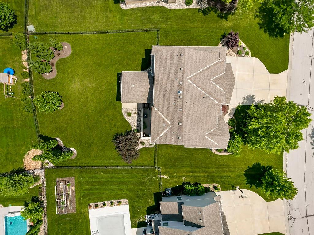 112 NW Whitman Drive