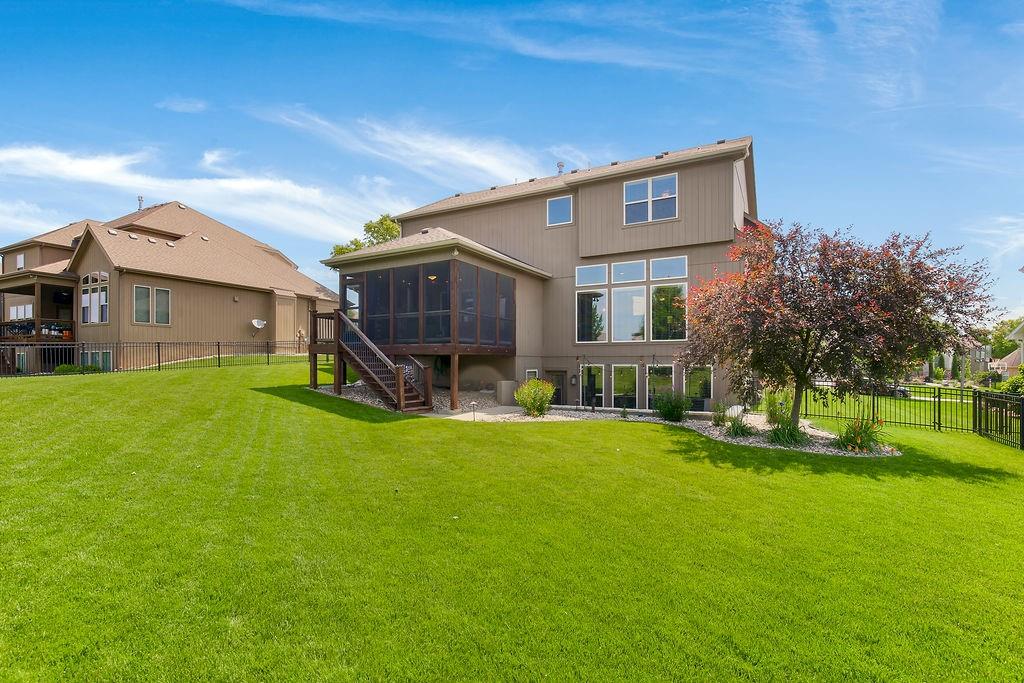 112 NW Whitman Drive