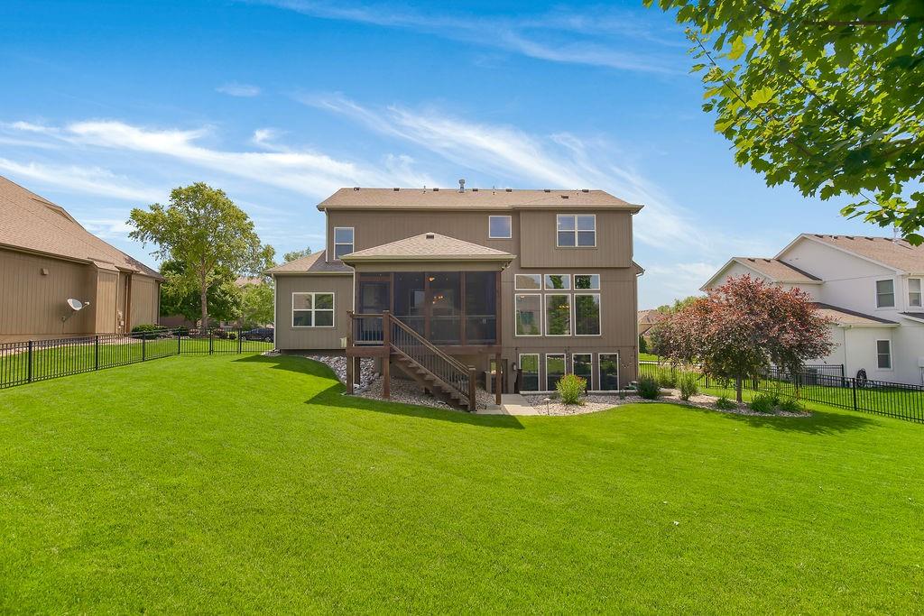 112 NW Whitman Drive