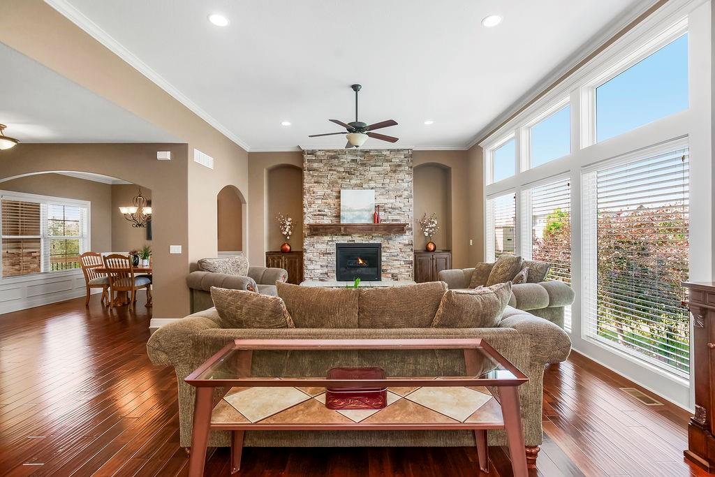 112 NW Whitman Drive