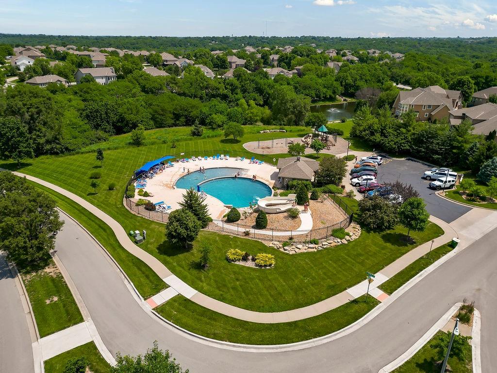112 NW Whitman Drive