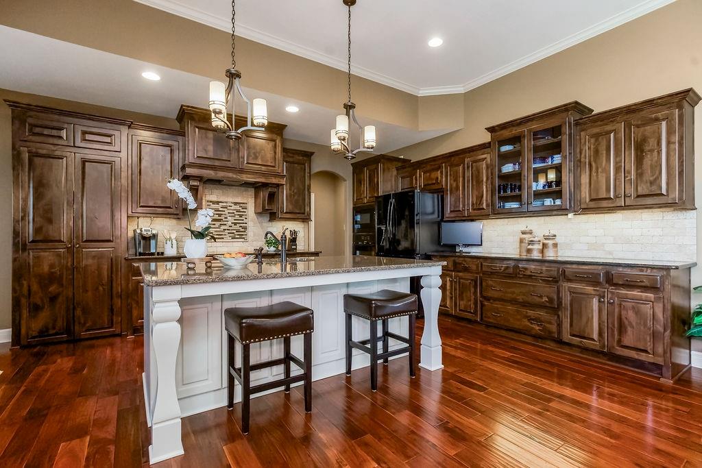 112 NW Whitman Drive