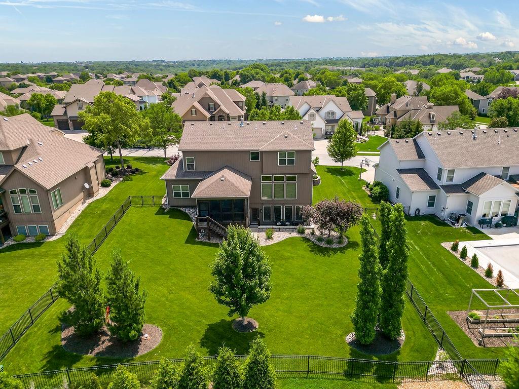 112 NW Whitman Drive