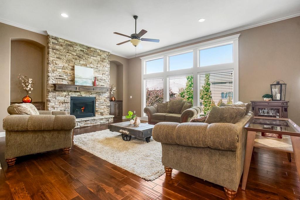 112 NW Whitman Drive