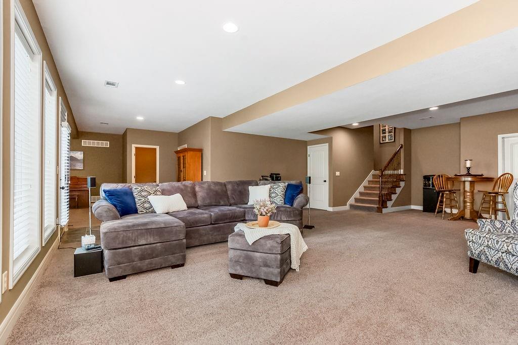 112 NW Whitman Drive