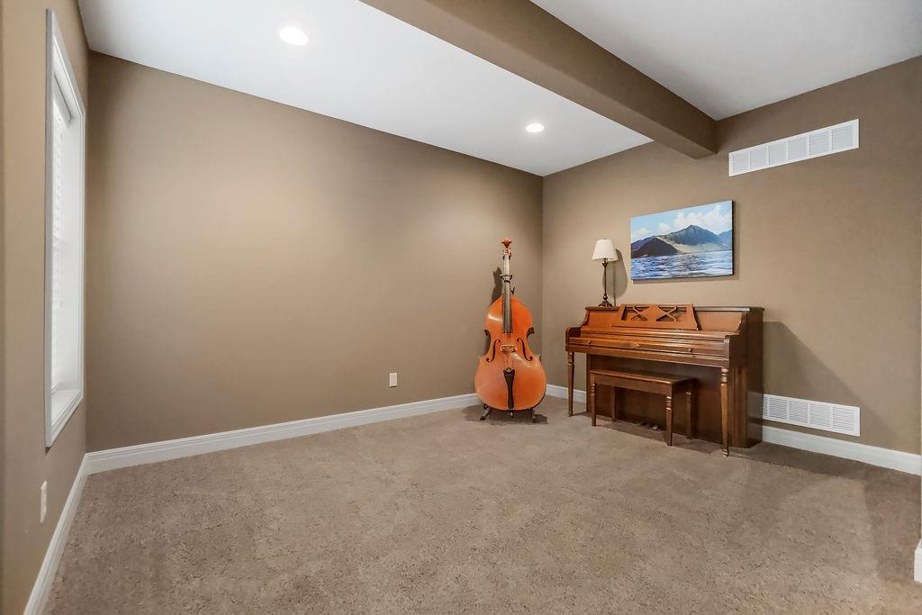 112 NW Whitman Drive