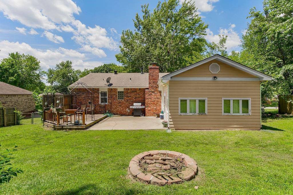 700 NW Canterbury Road
