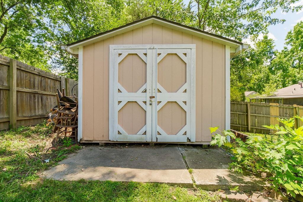 700 NW Canterbury Road