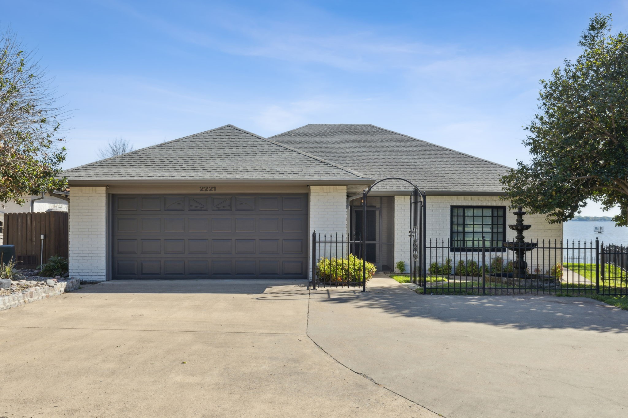 2221 Austins Circle