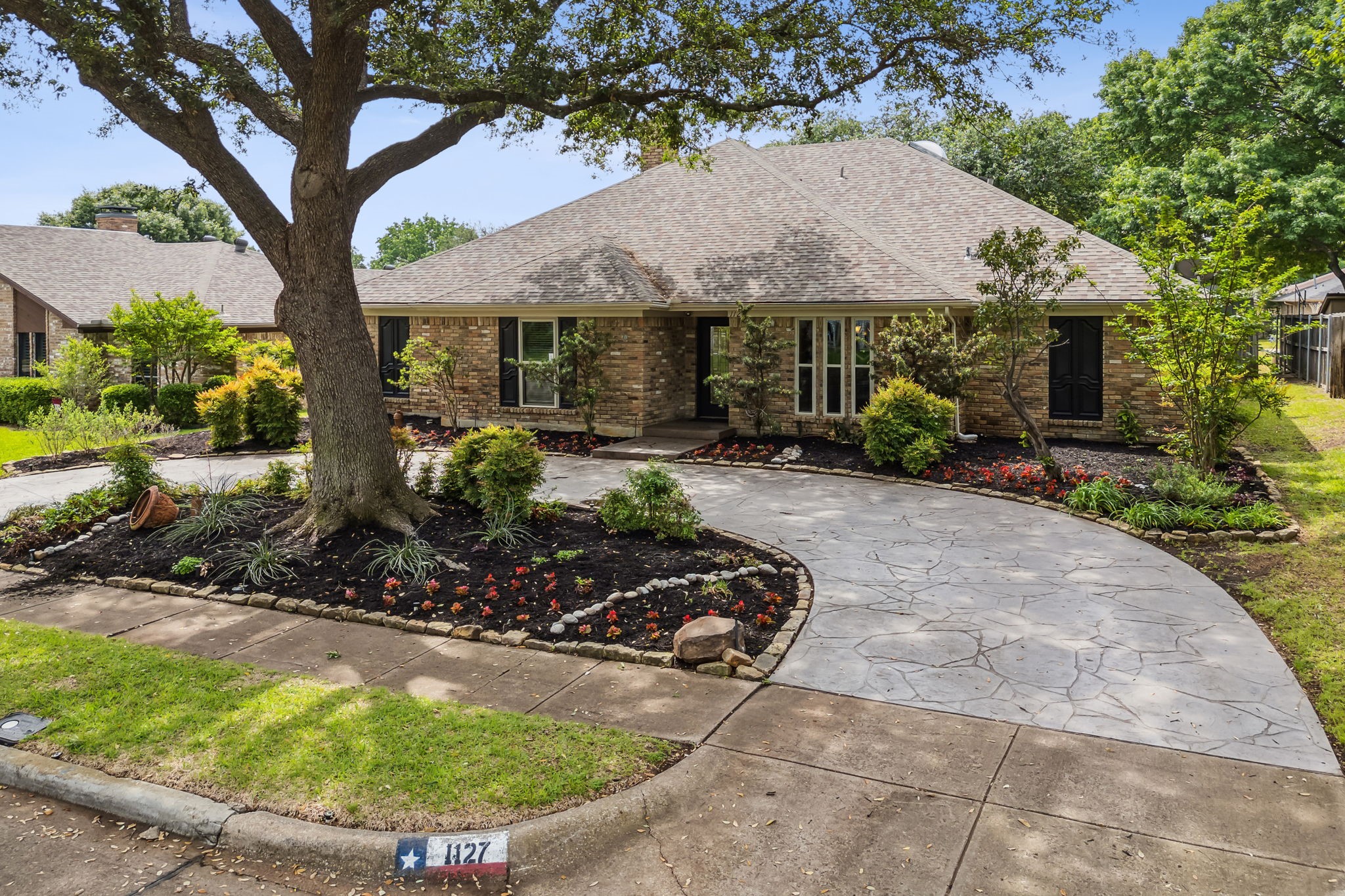 1127 Huntington Drive