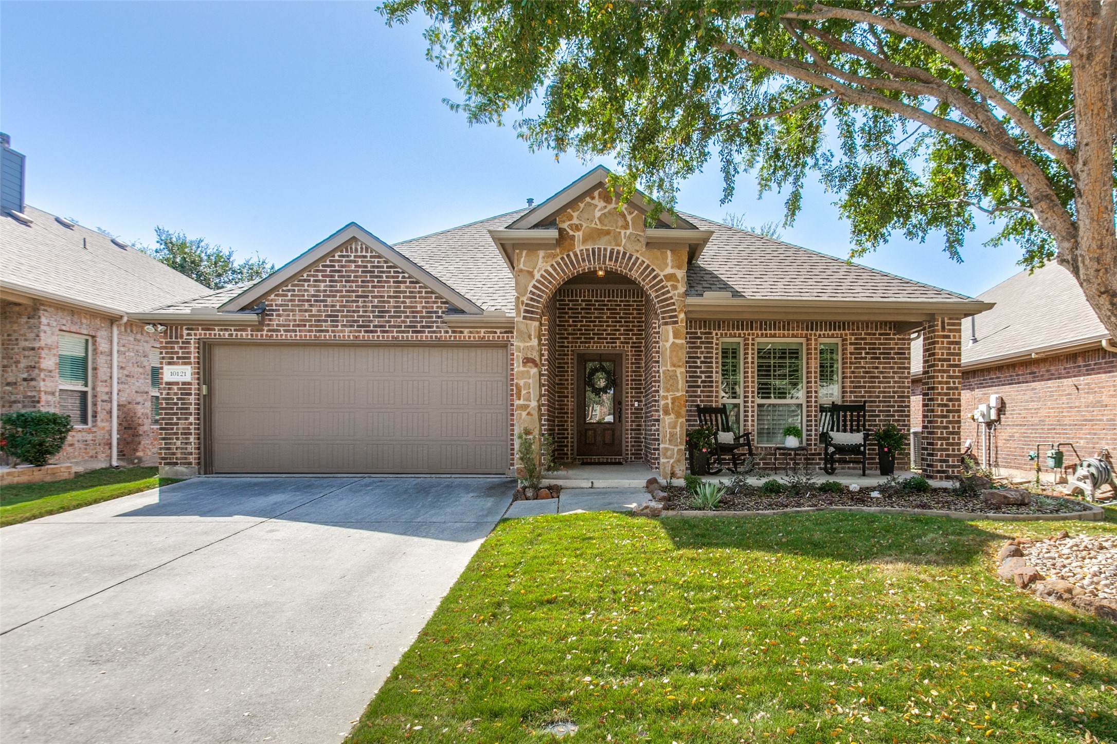 10121 Horseshoe Lane