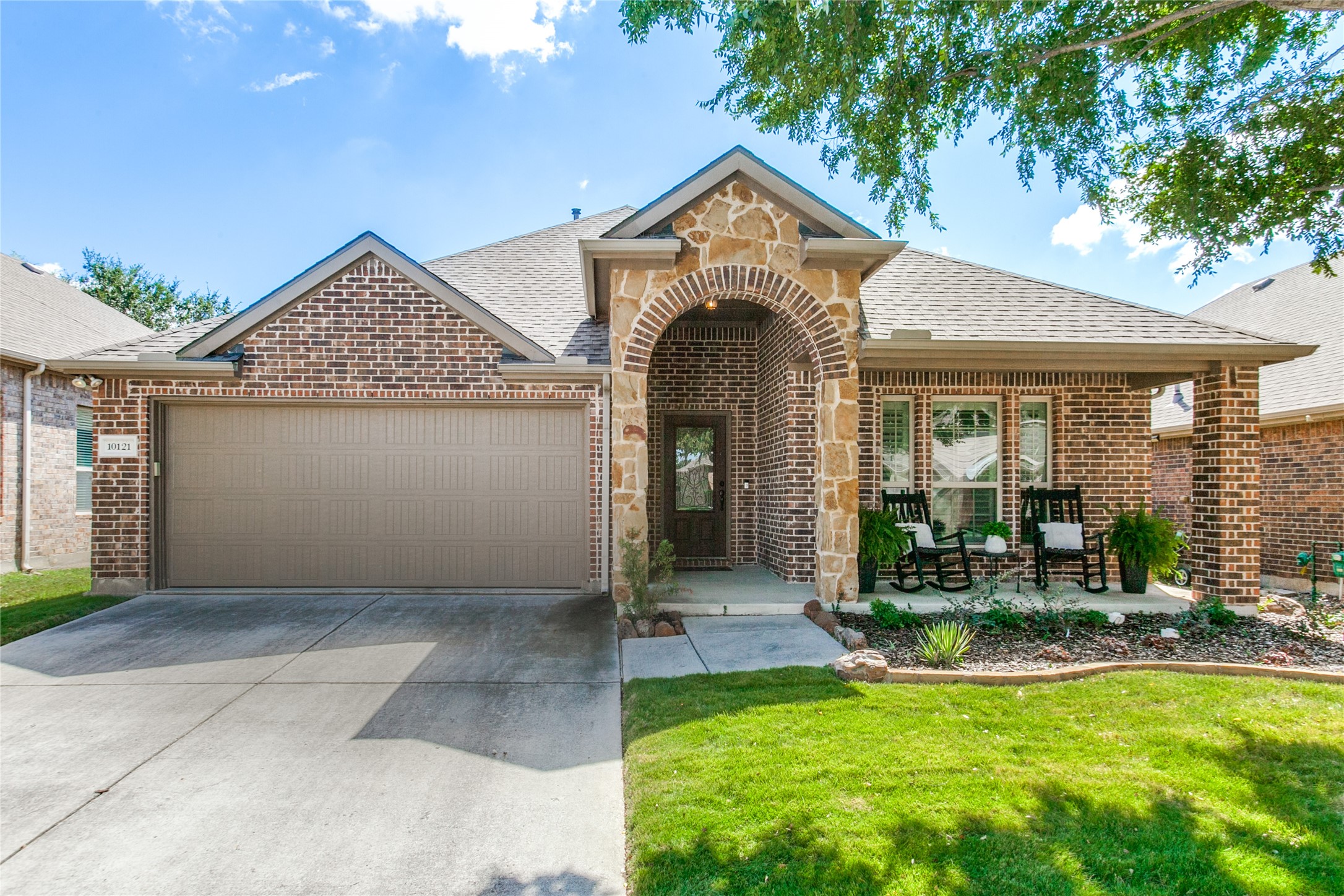 10121 Horseshoe Lane