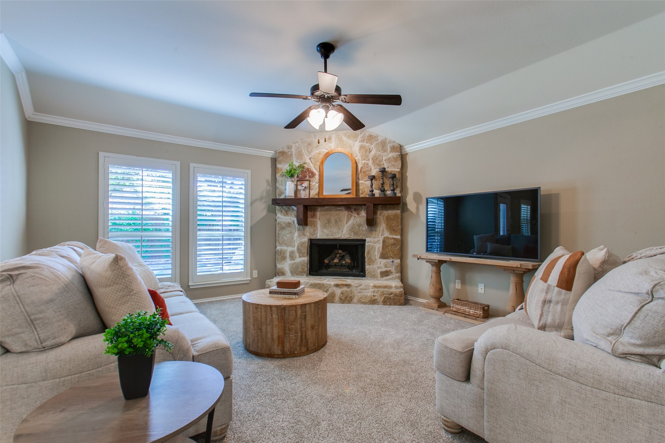 10121 Horseshoe Lane