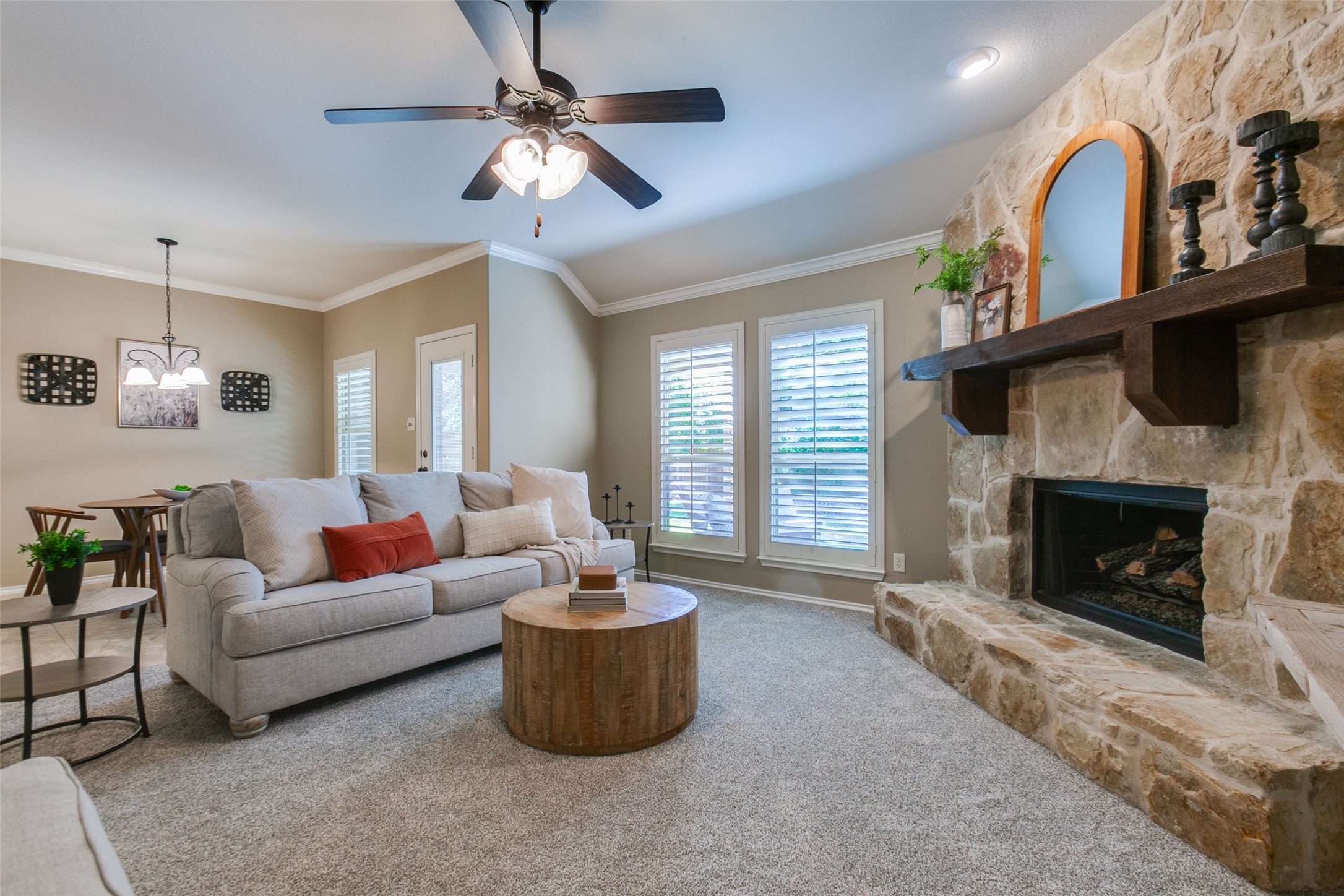 10121 Horseshoe Lane