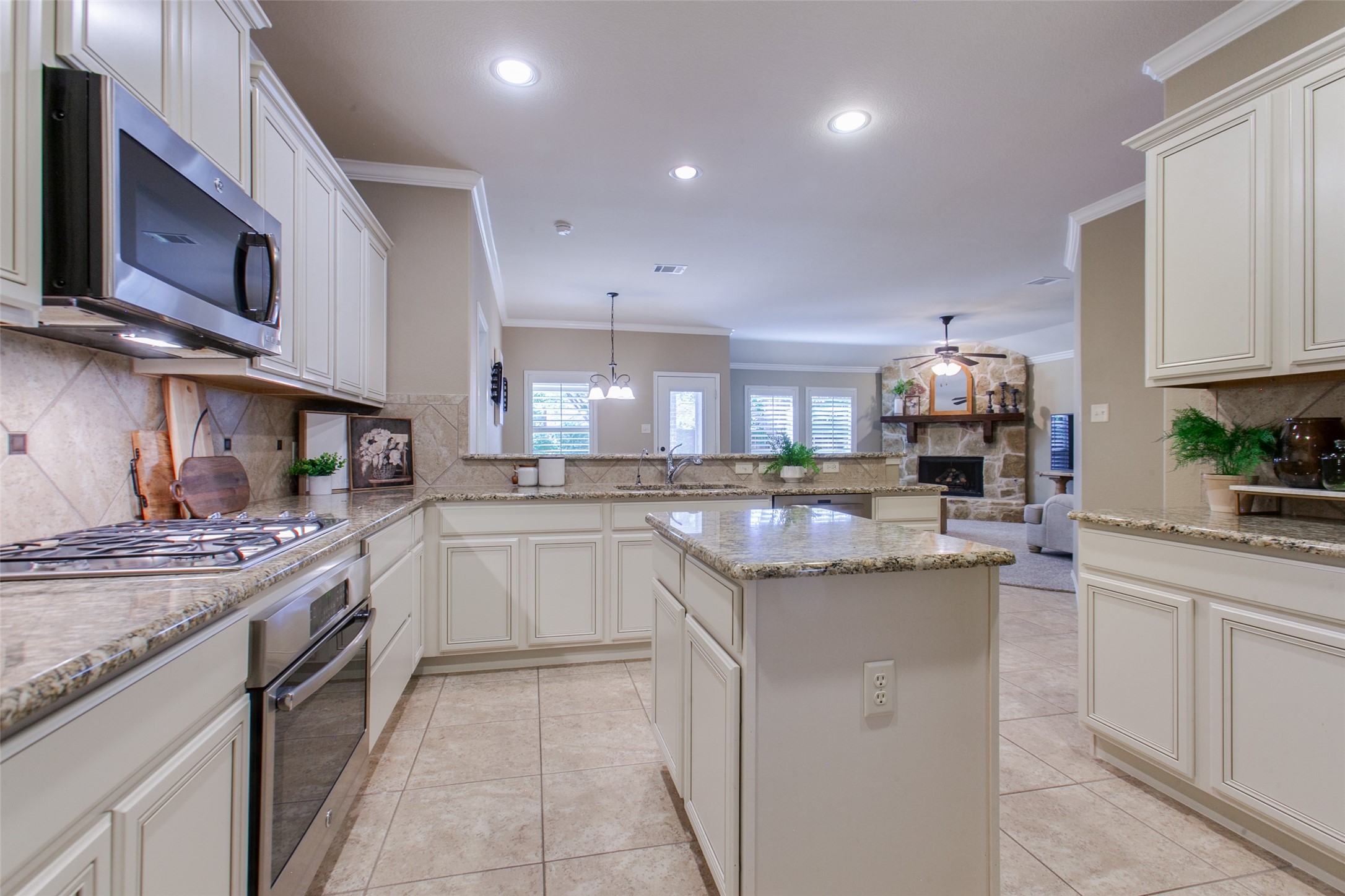10121 Horseshoe Lane