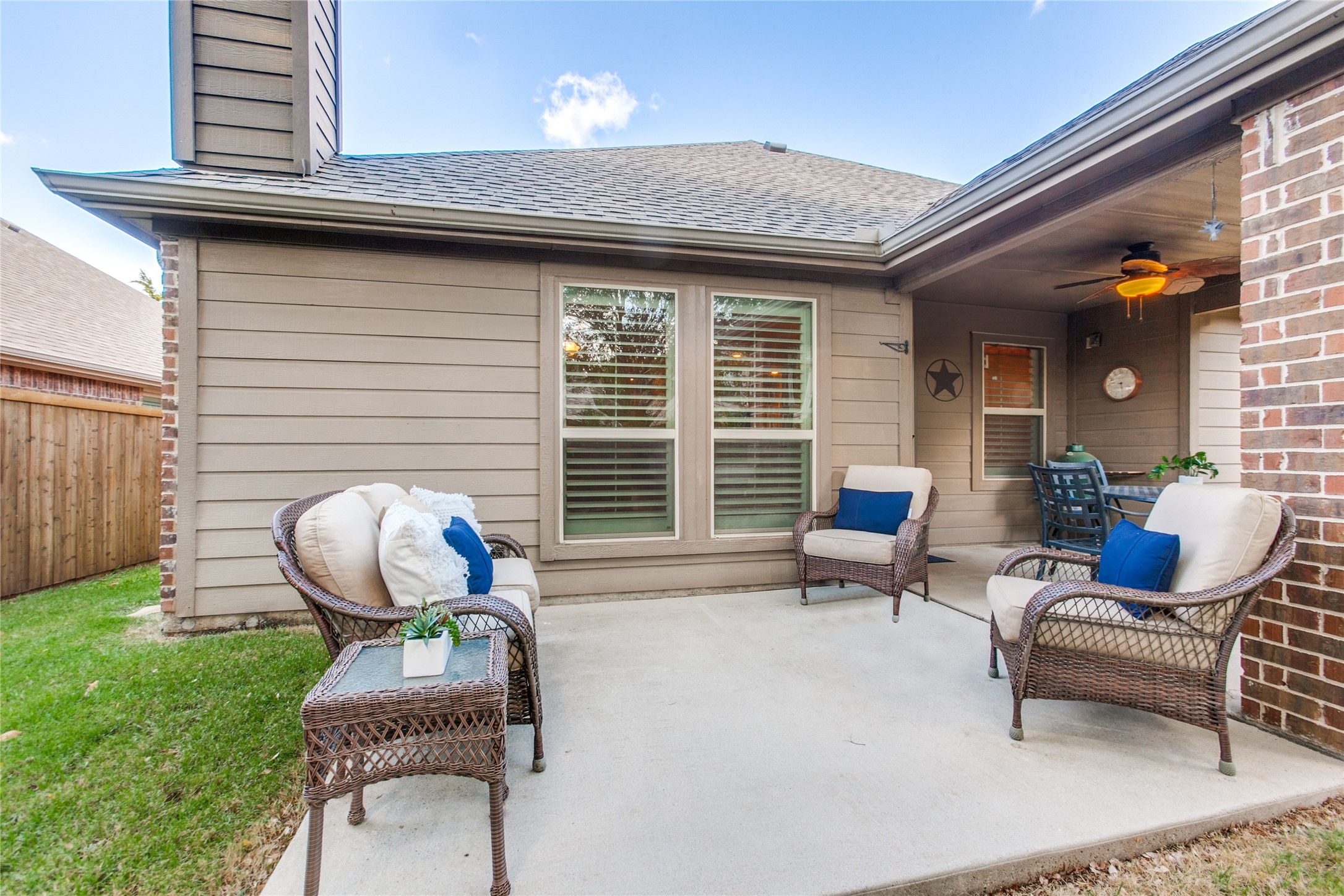 10121 Horseshoe Lane